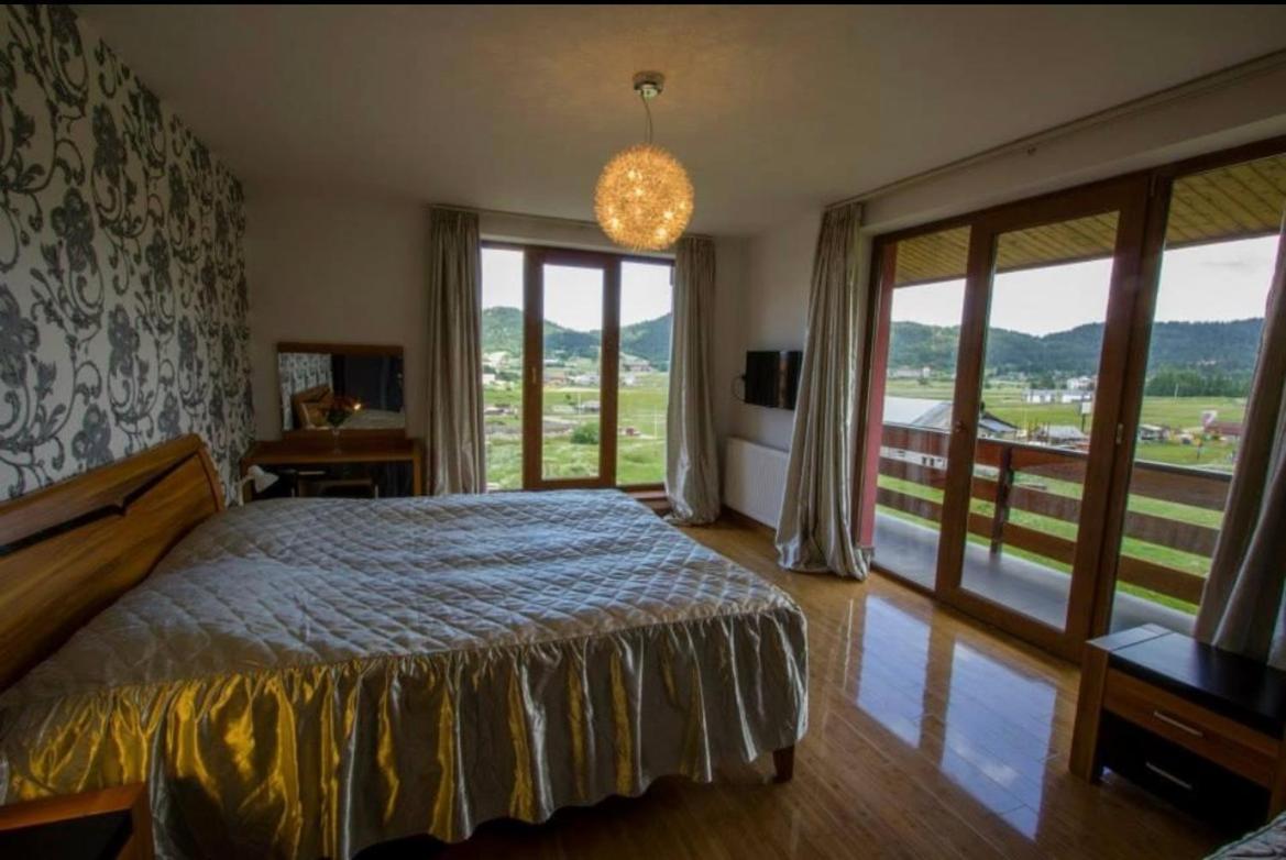 Red House Hotel บาคูเรียนี ภายนอก รูปภาพ