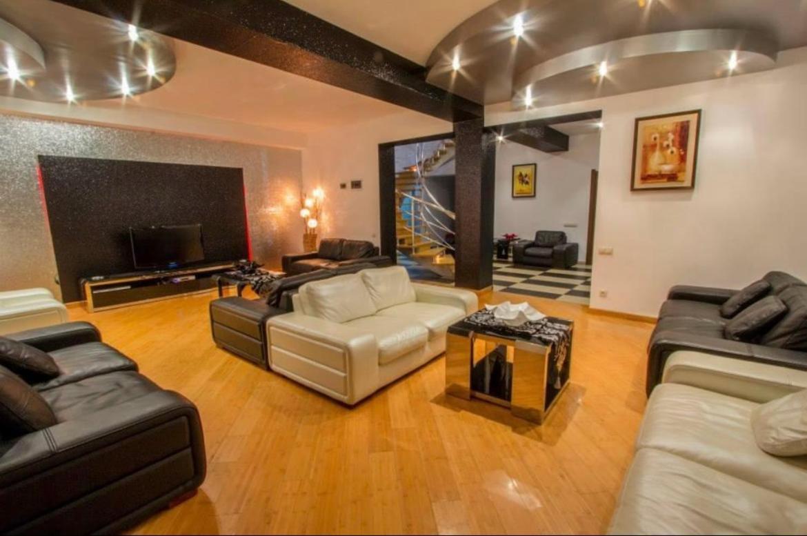Red House Hotel บาคูเรียนี ภายนอก รูปภาพ