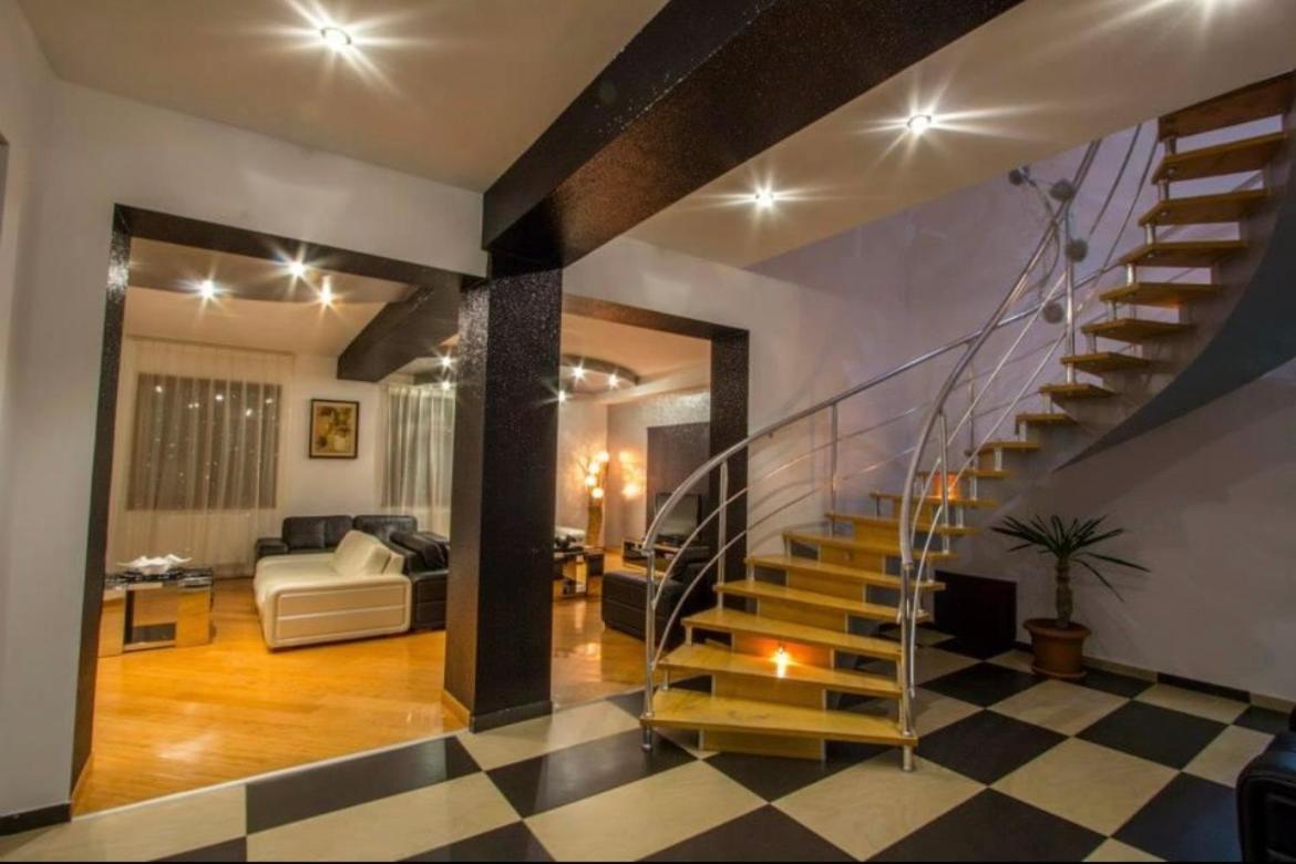 Red House Hotel บาคูเรียนี ภายนอก รูปภาพ