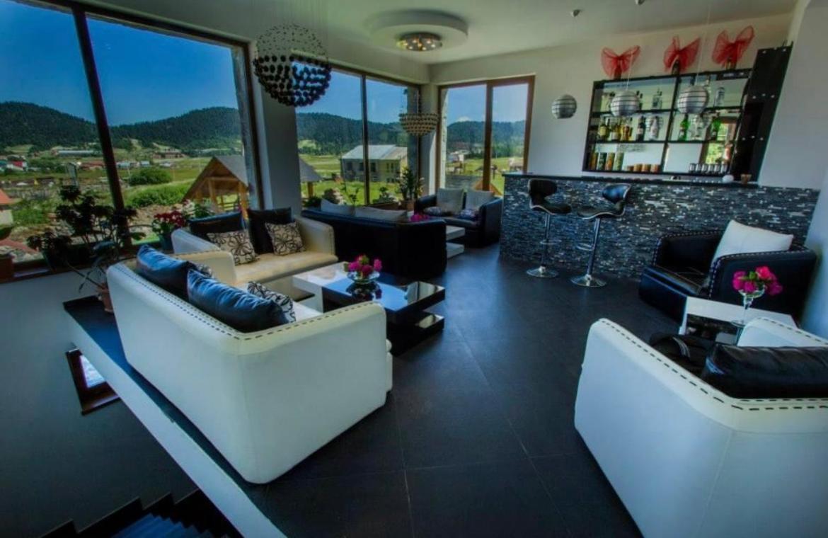 Red House Hotel บาคูเรียนี ภายนอก รูปภาพ