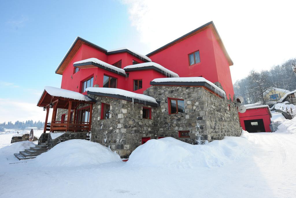Red House Hotel บาคูเรียนี ภายนอก รูปภาพ