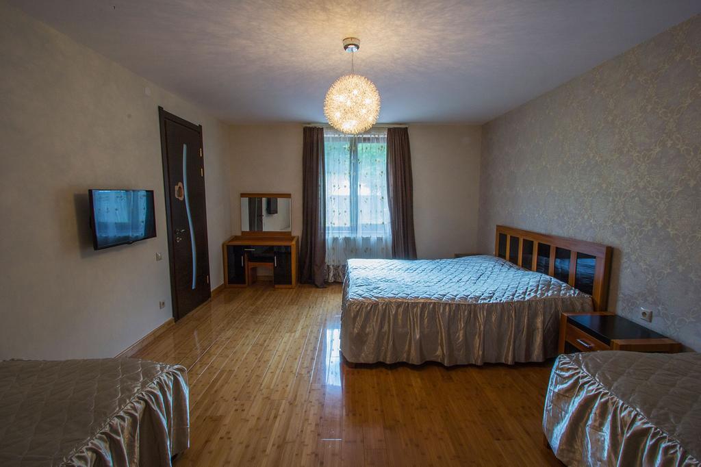 Red House Hotel บาคูเรียนี ภายนอก รูปภาพ